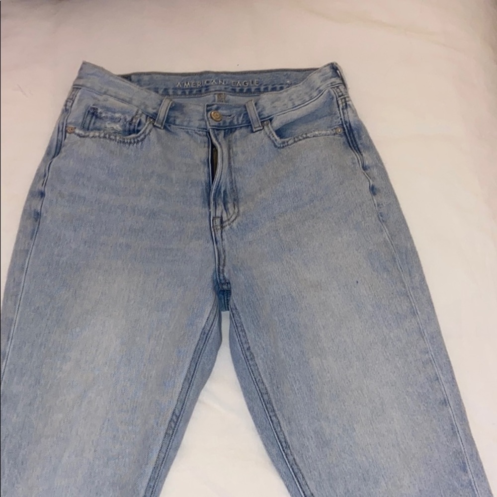 AMERICAN EAGLE MOM JEAN